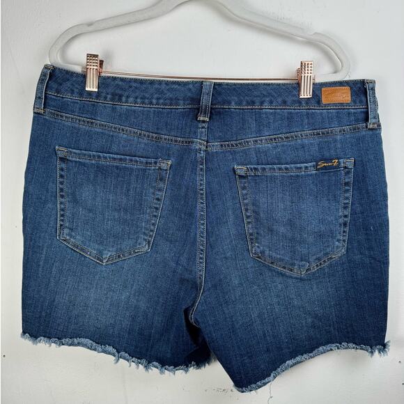 7 For All Mankind Weekend Short Medium Wash Cutoff Frayed Hem Stretch Denim 14 - Picture 3 of 6